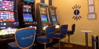 Q7988 VIP Diamond ကစားသမားများ exclusive live casino high roller table တွင် ကစားနေမှု