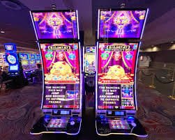 q7988 ဂိမ်းလော်ဘီ – Table Games နှင့် Slots ကစားခန်း